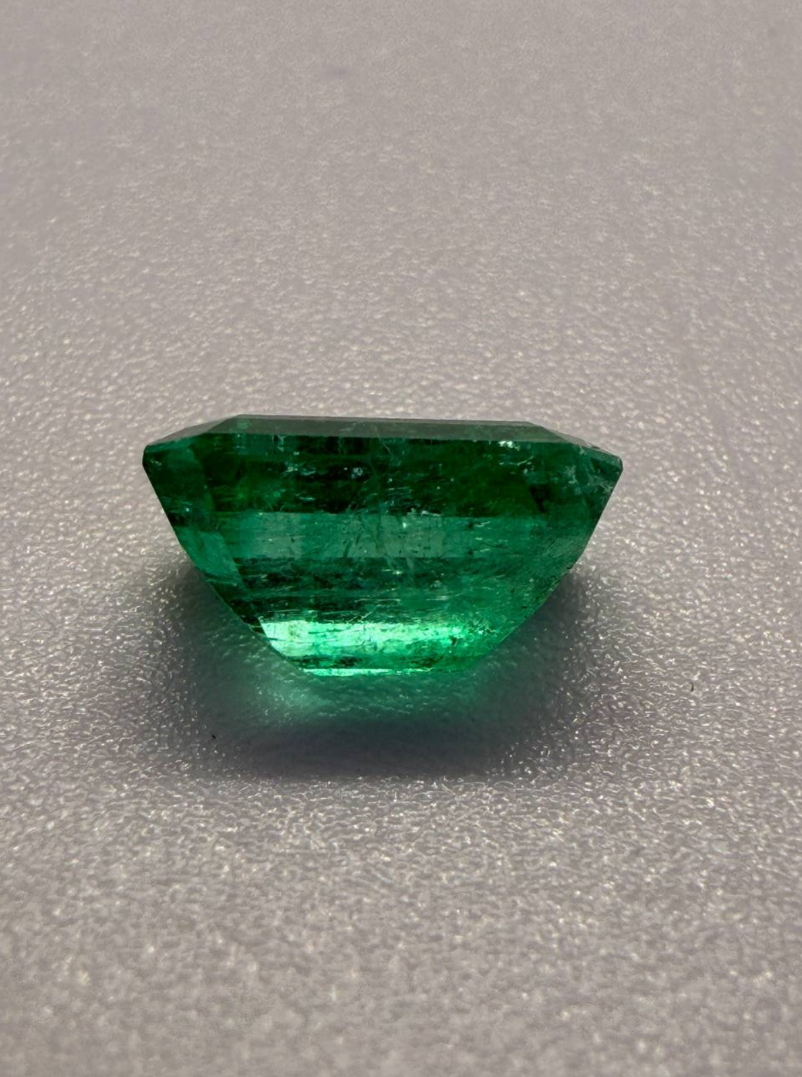 2.7ct Panjshir Emerald | Certified Vivid Green | 10x6.5mm Precision Cut - Image 2