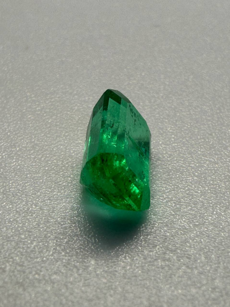 2.7ct Panjshir Emerald | Certified Vivid Green | 10x6.5mm Precision Cut - Image 3