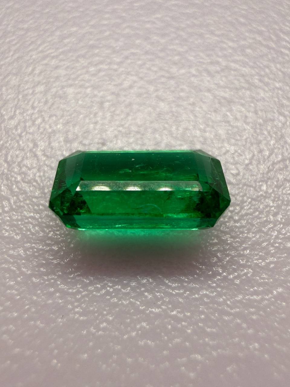 Authentic 0.8ct Panjshir Emerald | Certified Vivid Green (5x7mm) - Image 3