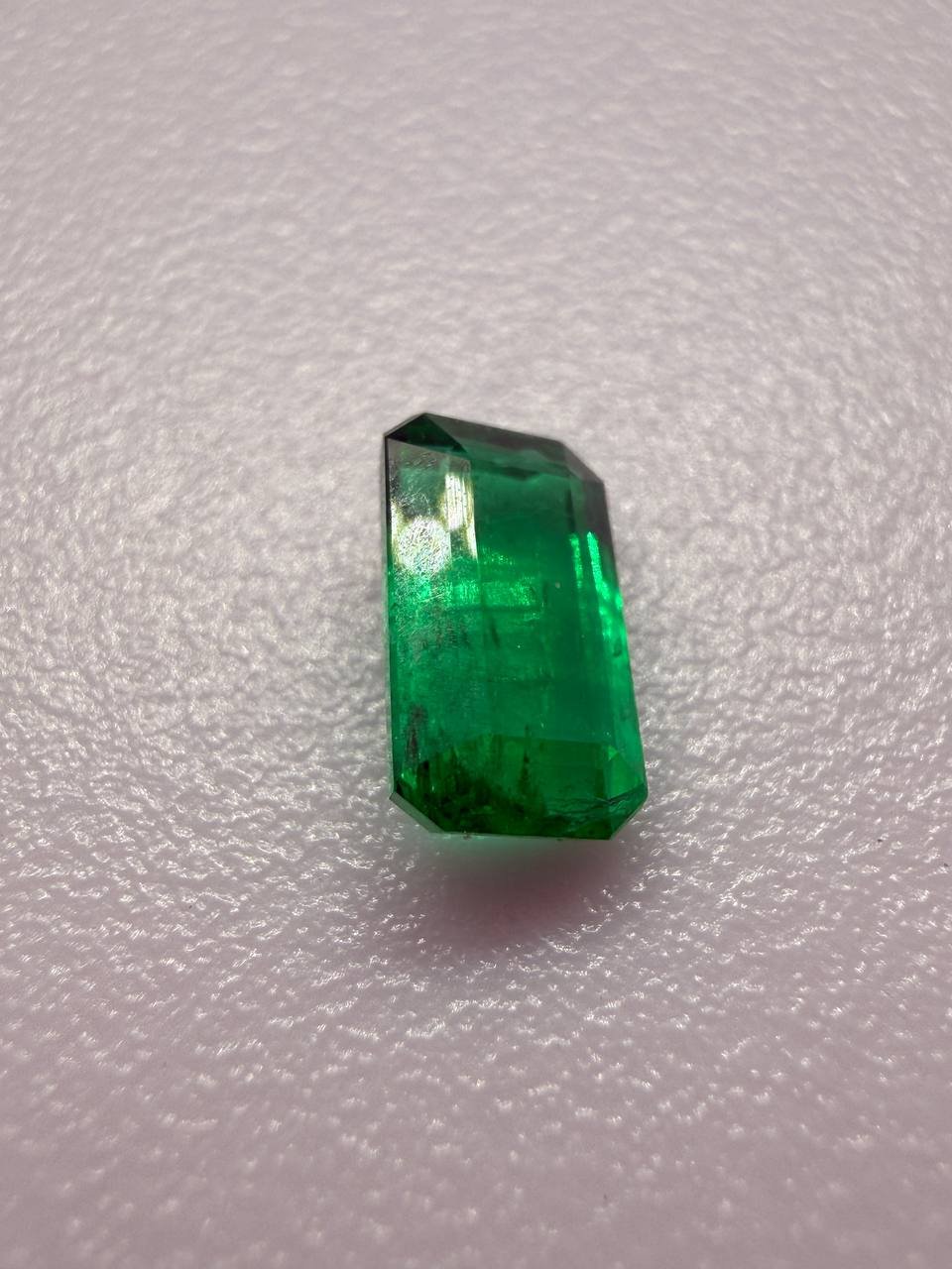 Authentic 0.8ct Panjshir Emerald | Certified Vivid Green (5x7mm) - Image 2